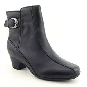 Clarks Artisan Women's Dara Black Leather Zip Up Bootie Low Heel - Size 7